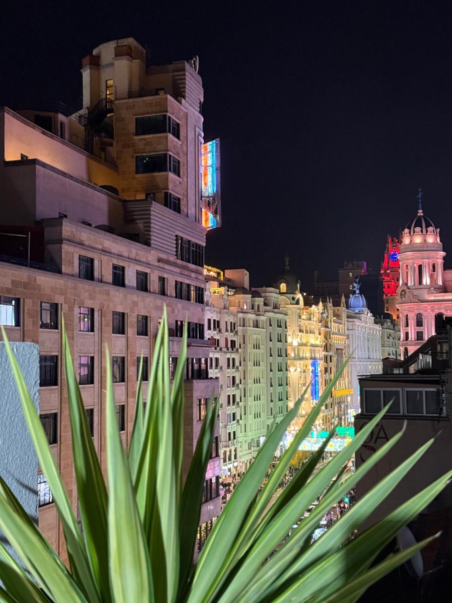 Penthouse Madrid View Lägenhet Exteriör bild