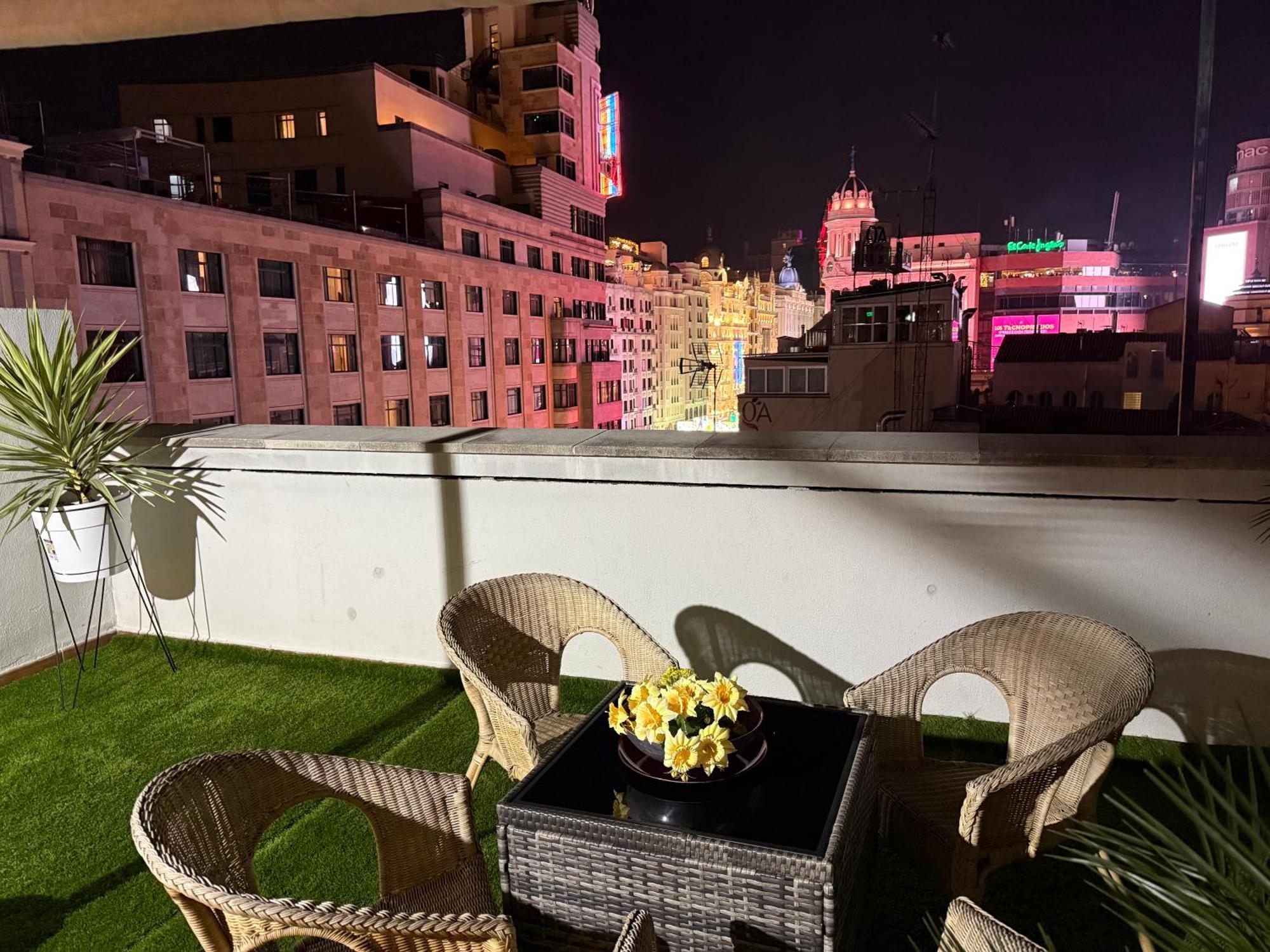Penthouse Madrid View Lägenhet Exteriör bild